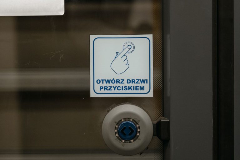 Stan deweloperski a standard 'pod klucz': co bardziej opłaca się w 2025 roku?